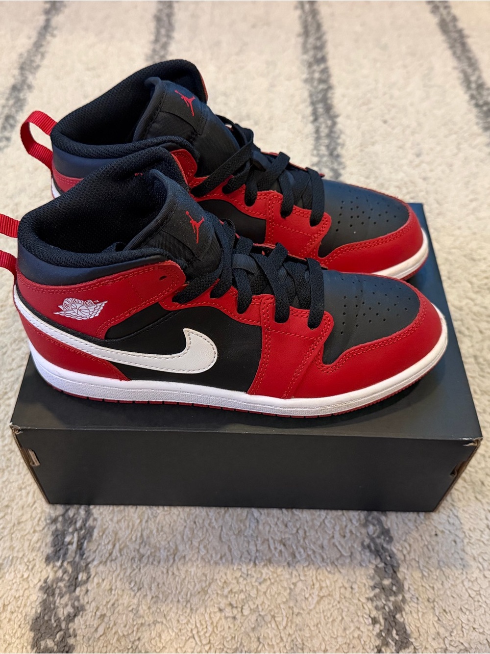 Jordan 1 Mid Kids Black and Red Sneakers